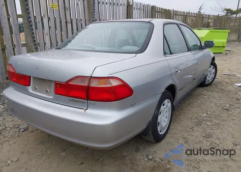 2000 Honda Accord 2.3 Lx from USA, damaged, VIN 1HGCG6653YA133308